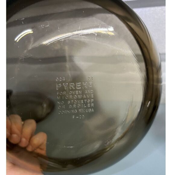 Vintage Pyrex Amber Glass Casserole Dishes with Lids Lot of 2 - Picture 6 of 9